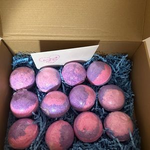 Vegan bath bomb from spa in a box Magnolia & Rose